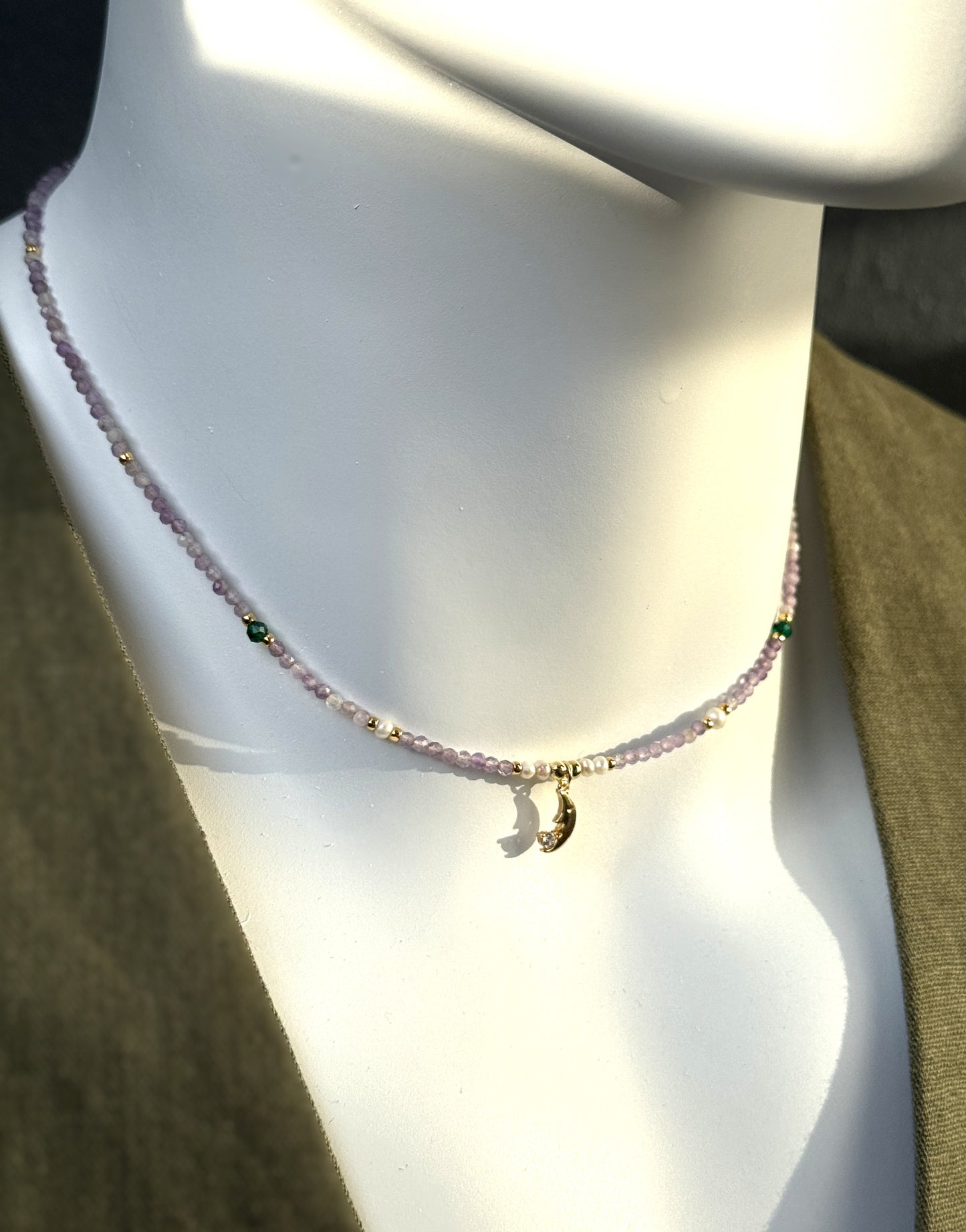 Collier en améthyste avec pendentif lune