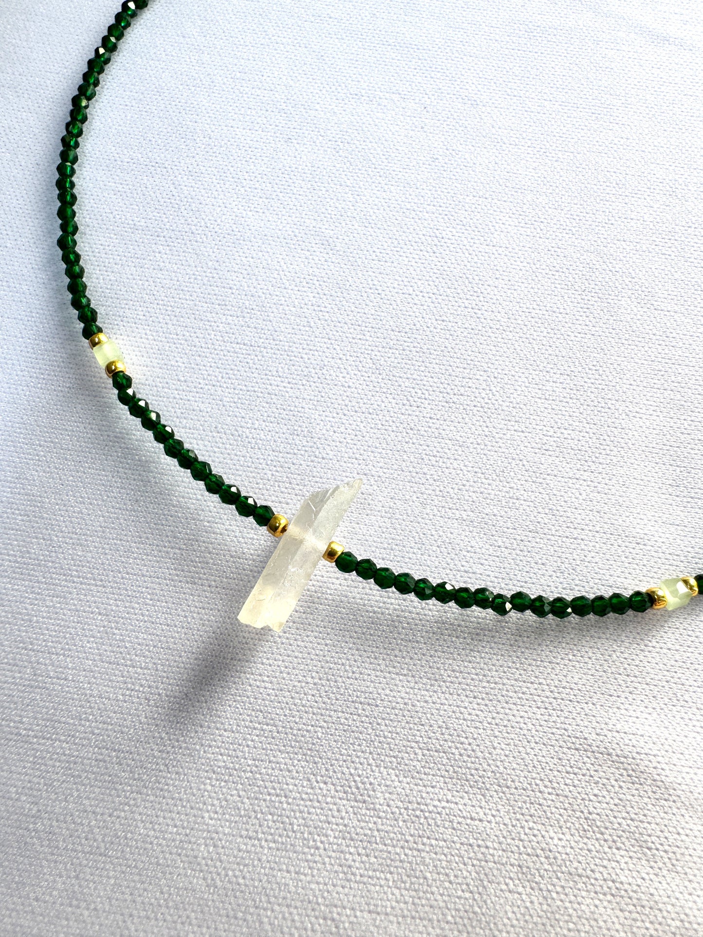 Choker en spinelle verte et cristal blanc