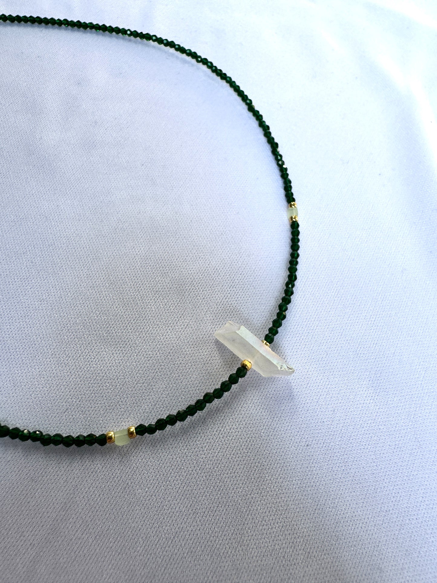 Choker en spinelle verte et cristal blanc