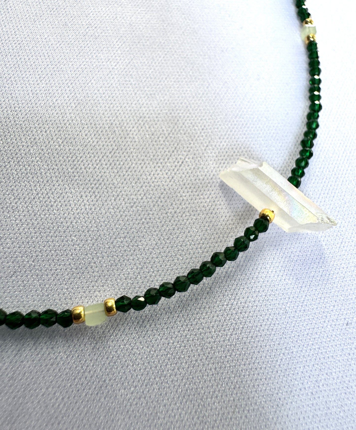 Choker en spinelle verte et cristal blanc