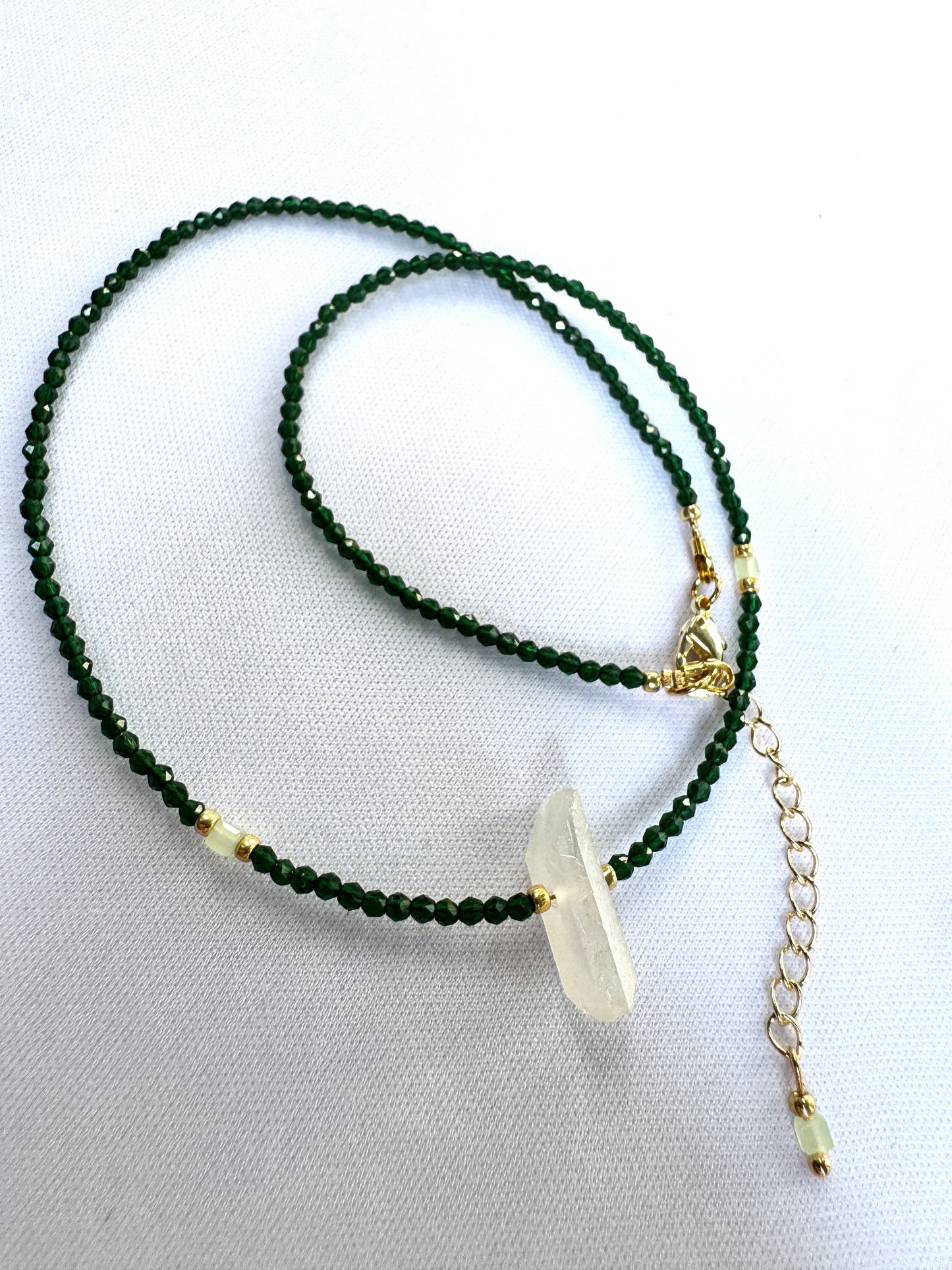 Choker en spinelle verte et cristal blanc