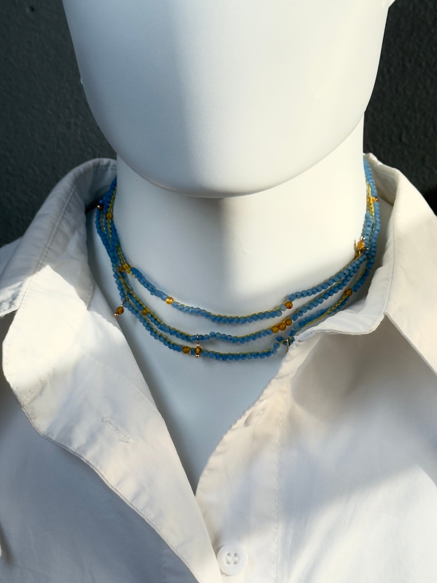 Collier crocheté perles bleues et ambre