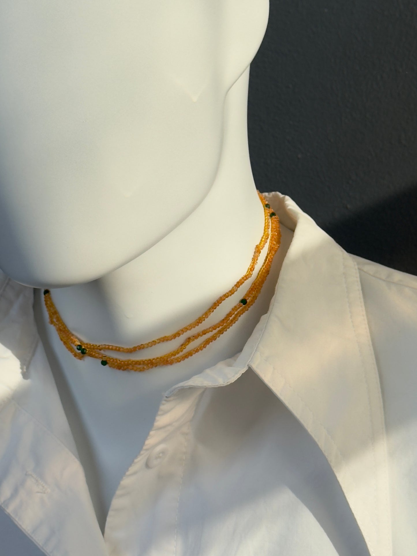 Collier crocheté perles jaunes et spinelle vert