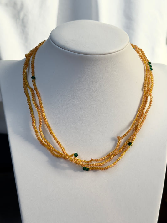 Collier crocheté perles jaunes et spinelle vert