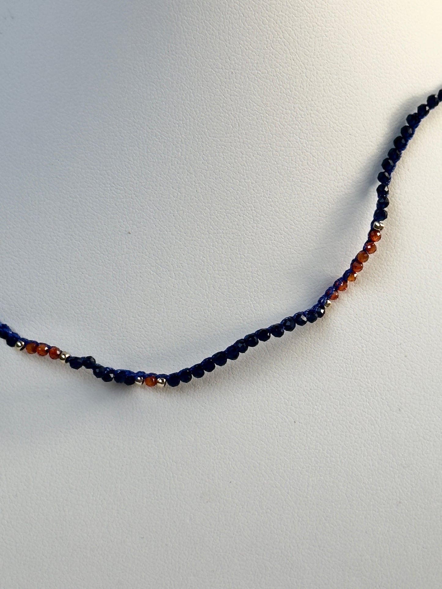 Collier crocheté spinelle bleu et zircon orange