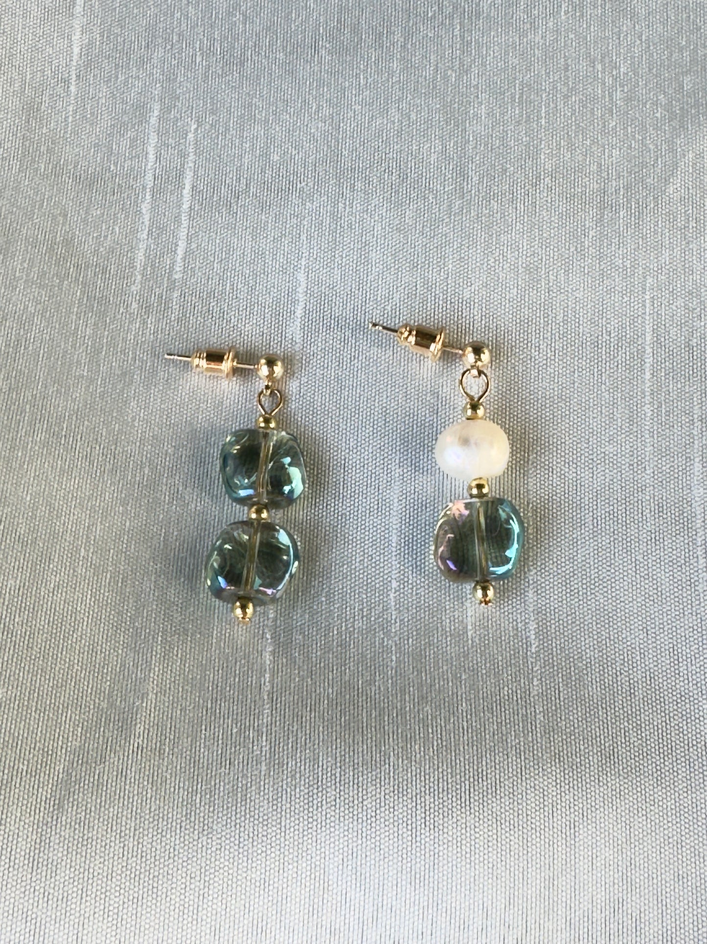 Boucles d’oreilles en perles de verre bleu-vert avec perle de culture