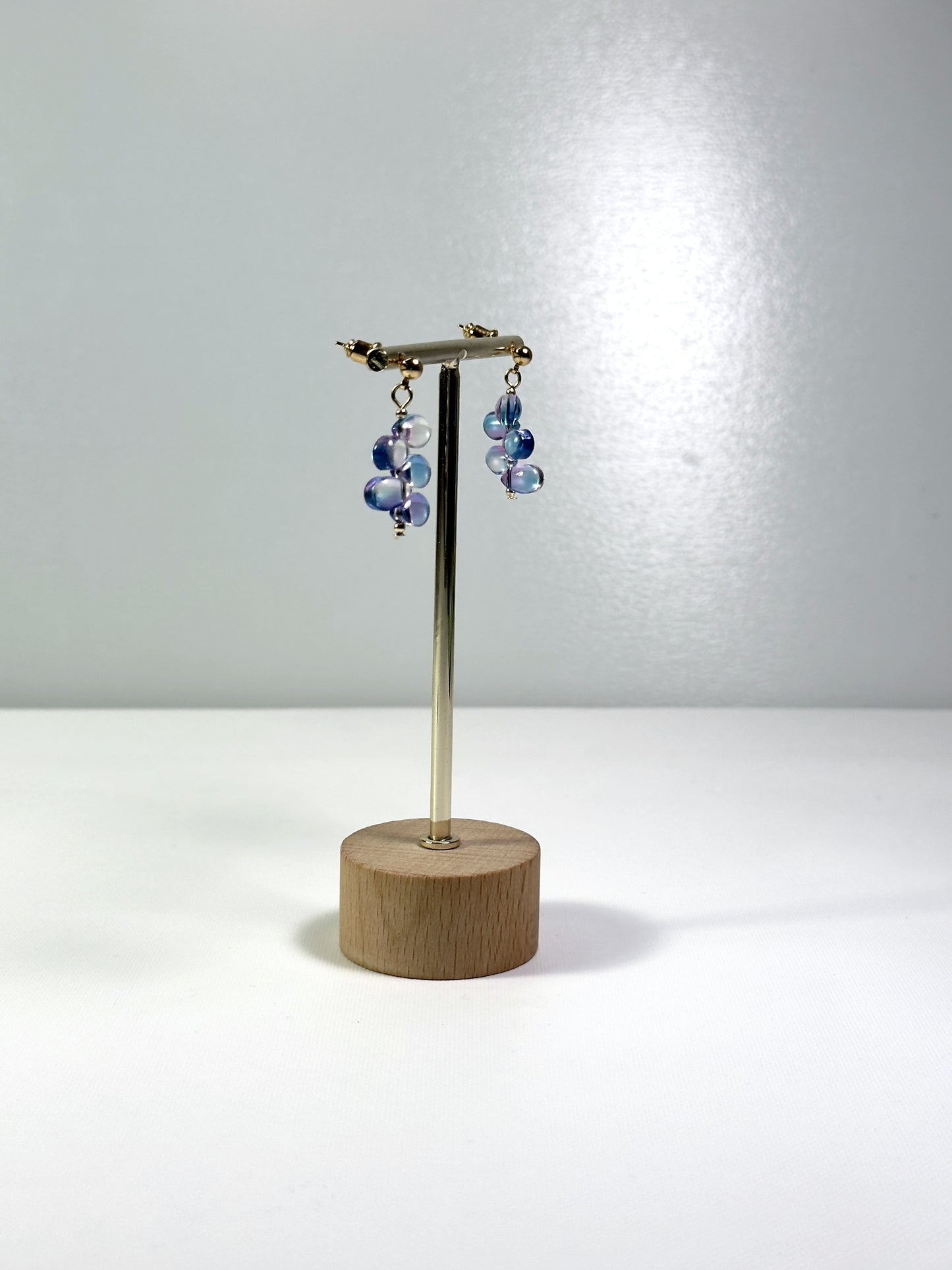 Boucles d’oreilles gouttes en verre bleu-violet