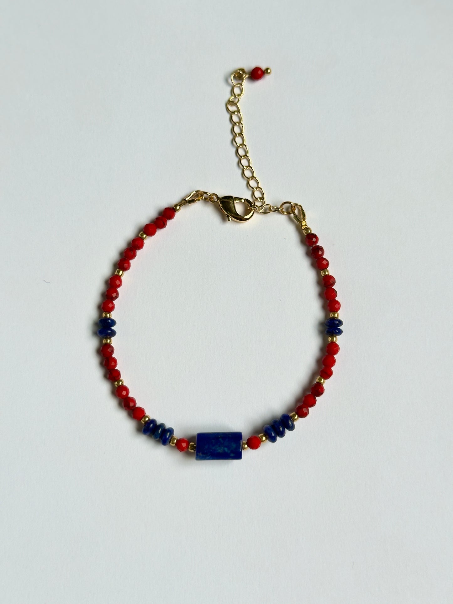 Bracelet en corail rouge et lapis-lazuli