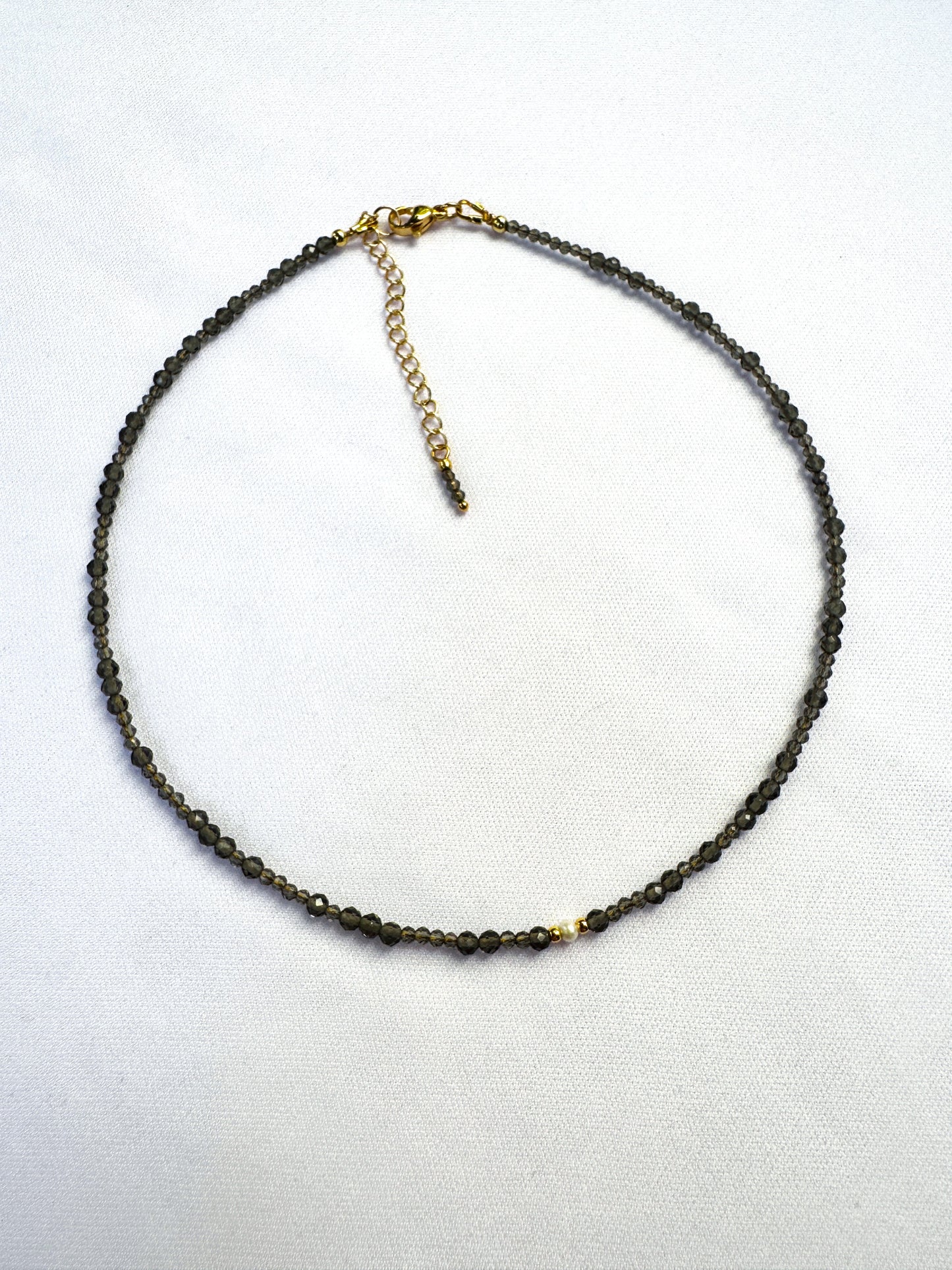 Collier spinelle gris