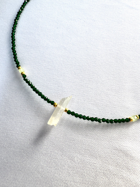 Choker en spinelle verte et cristal blanc