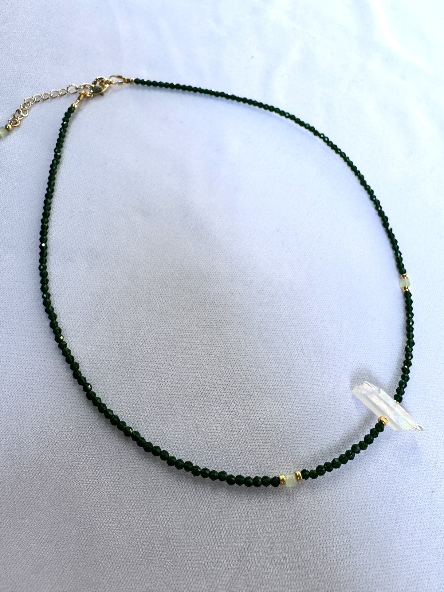 Choker en spinelle verte et cristal blanc
