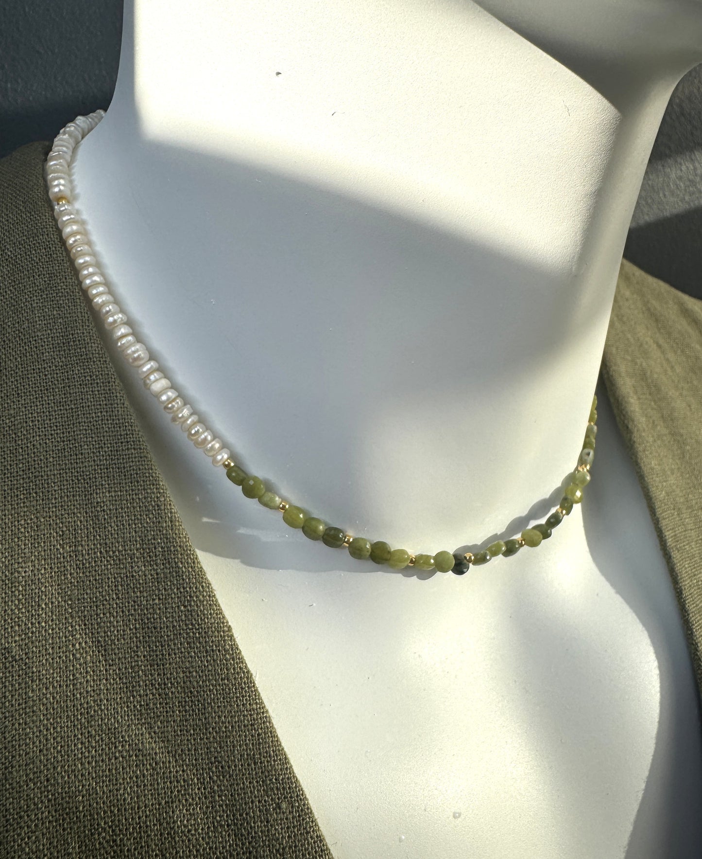 Collier avec pendentif rouge