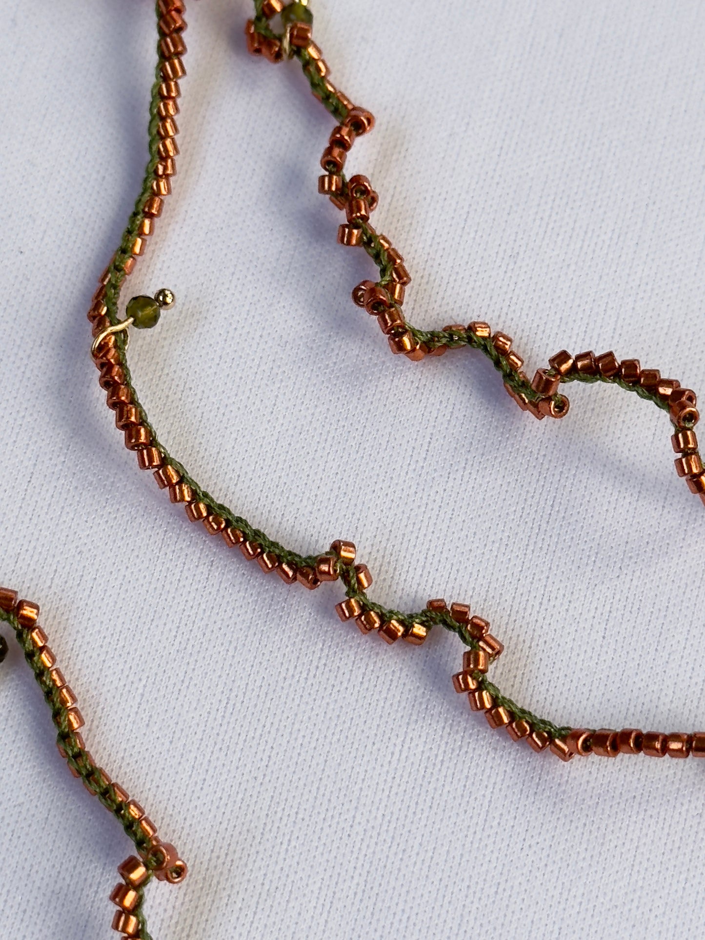 Choker perles orange et fil vert