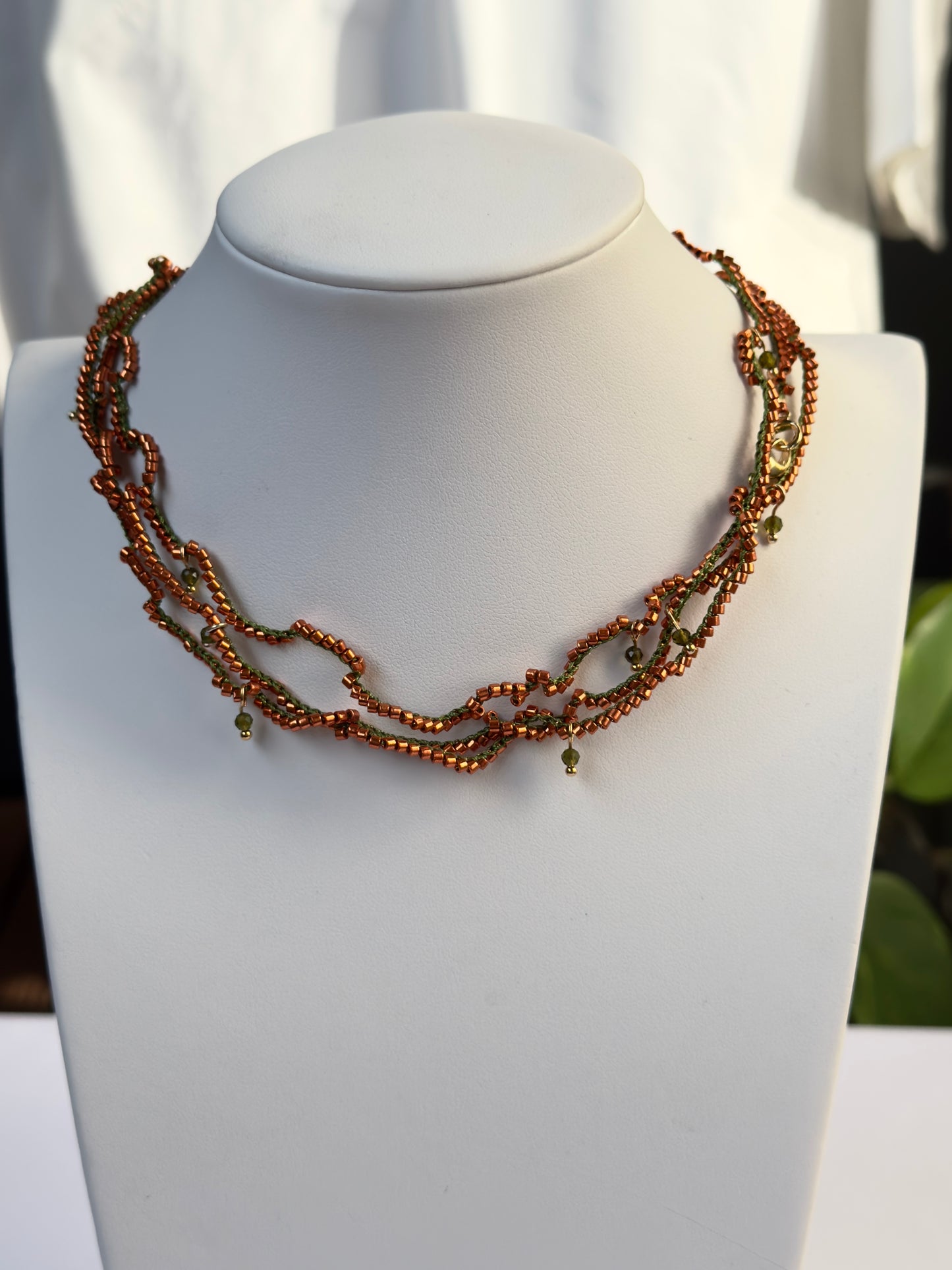 Choker perles orange et fil vert