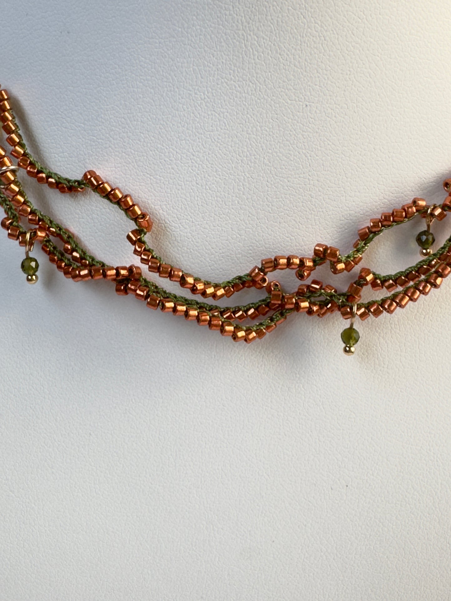 Choker perles orange et fil vert