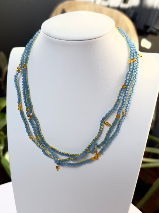 Collier crocheté perles bleues et ambre