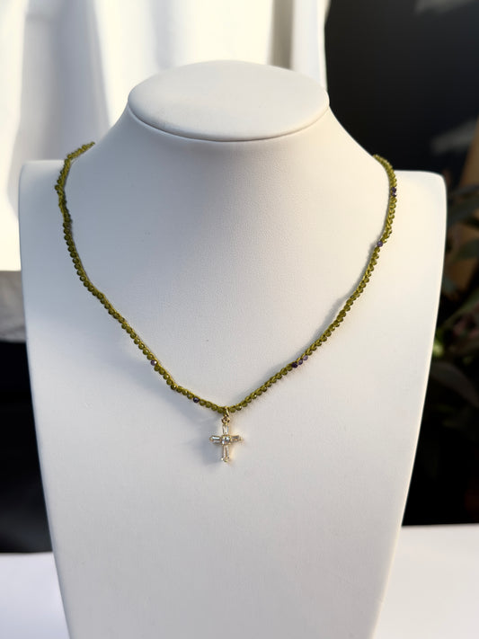 Collier crocheté spinelle vert avec zircon violet