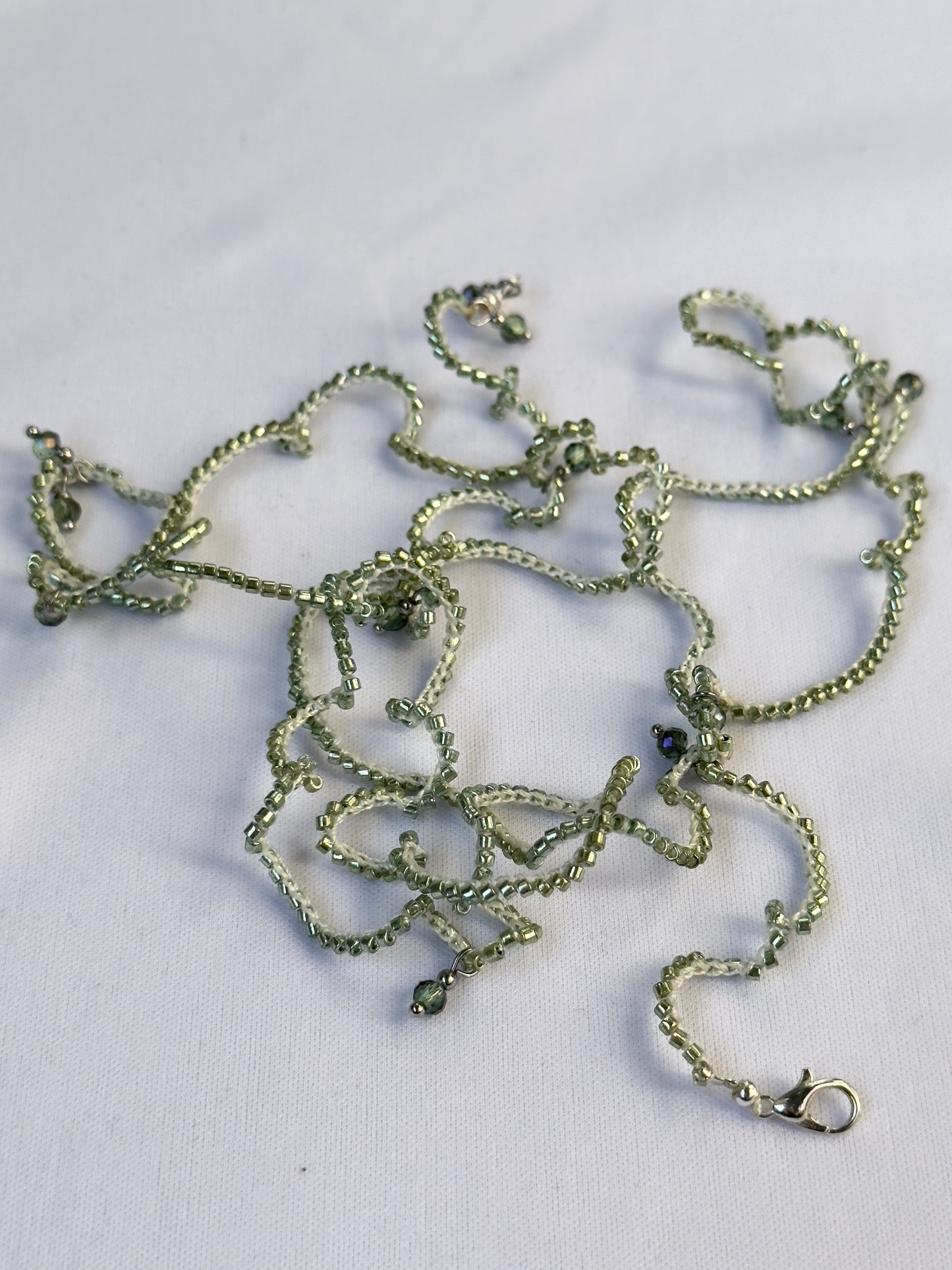 Collier crocheté à perles vert clair