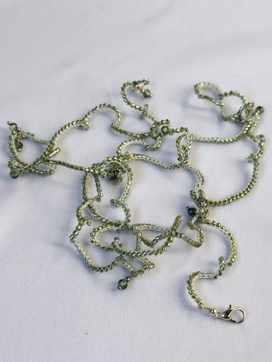 Collier crocheté à perles vert clair
