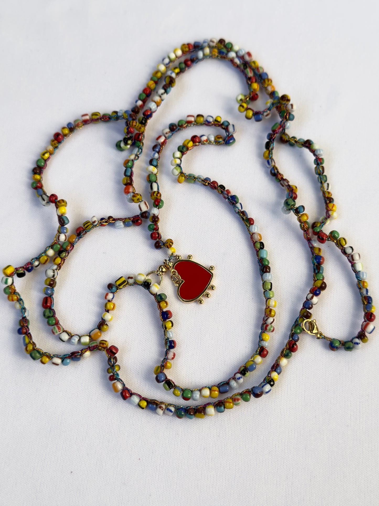 Collier de perles arc-en-ciel au crochet