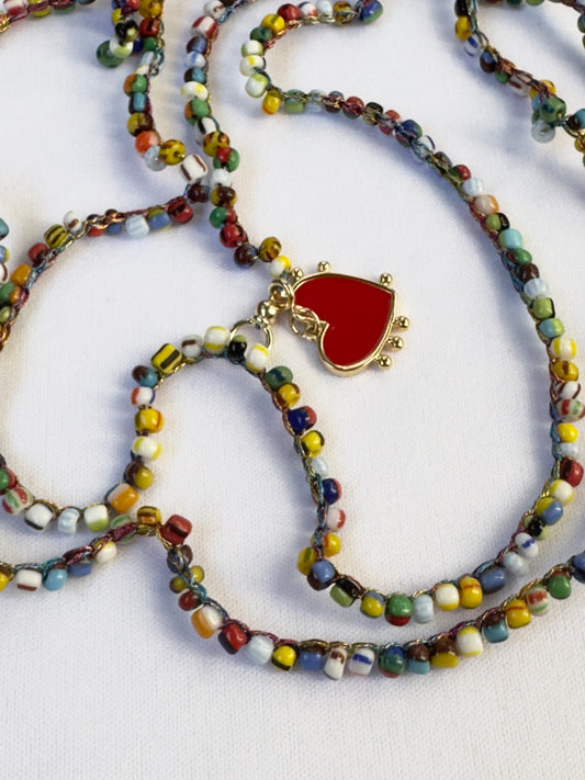 Collier de perles arc-en-ciel au crochet