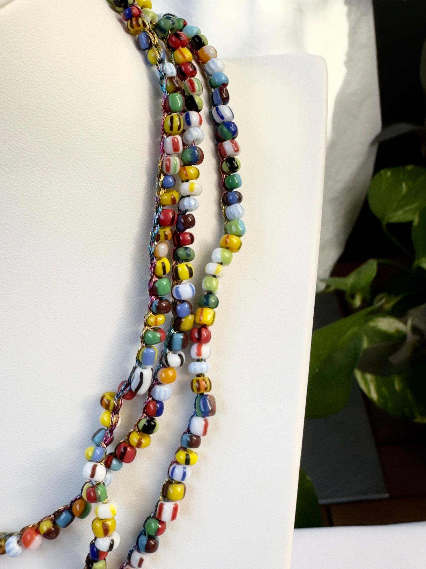 Collier de perles arc-en-ciel au crochet