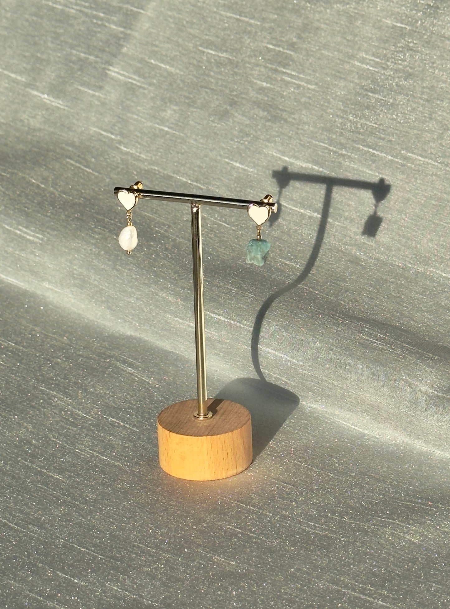 Boucles d’oreilles cœur avec perle et apatite brute