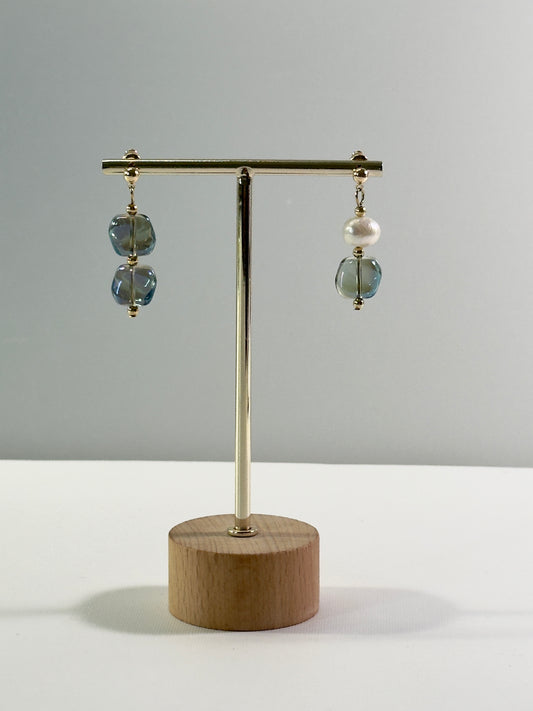 Boucles d’oreilles en perles de verre bleu-vert avec perle de culture