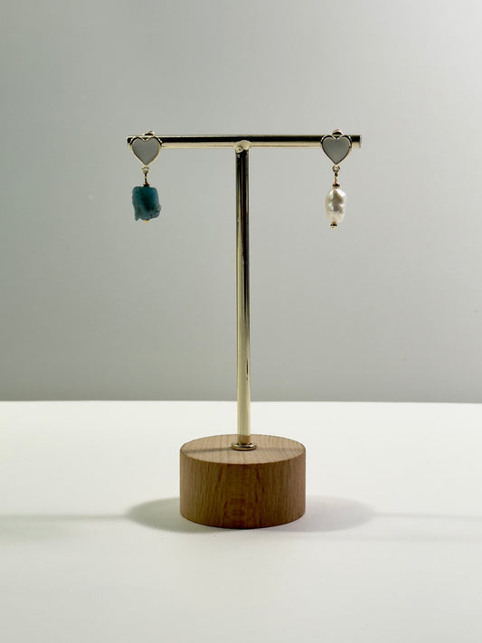 Boucles d’oreilles cœur avec perle et apatite brute
