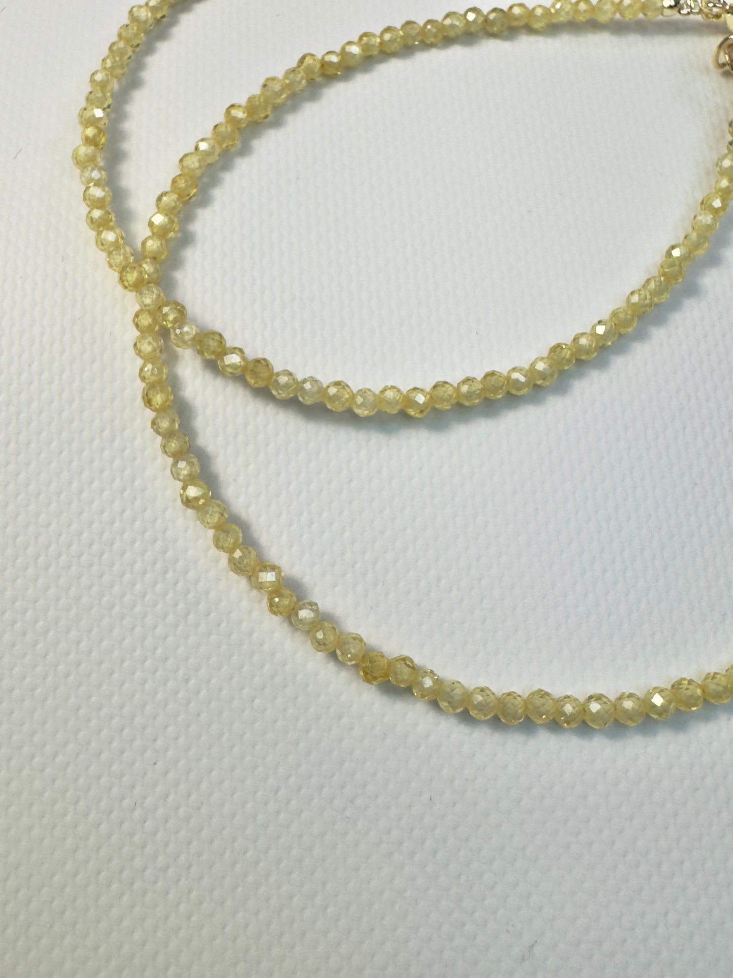 Collier en zircon jaune et spinelle bleu