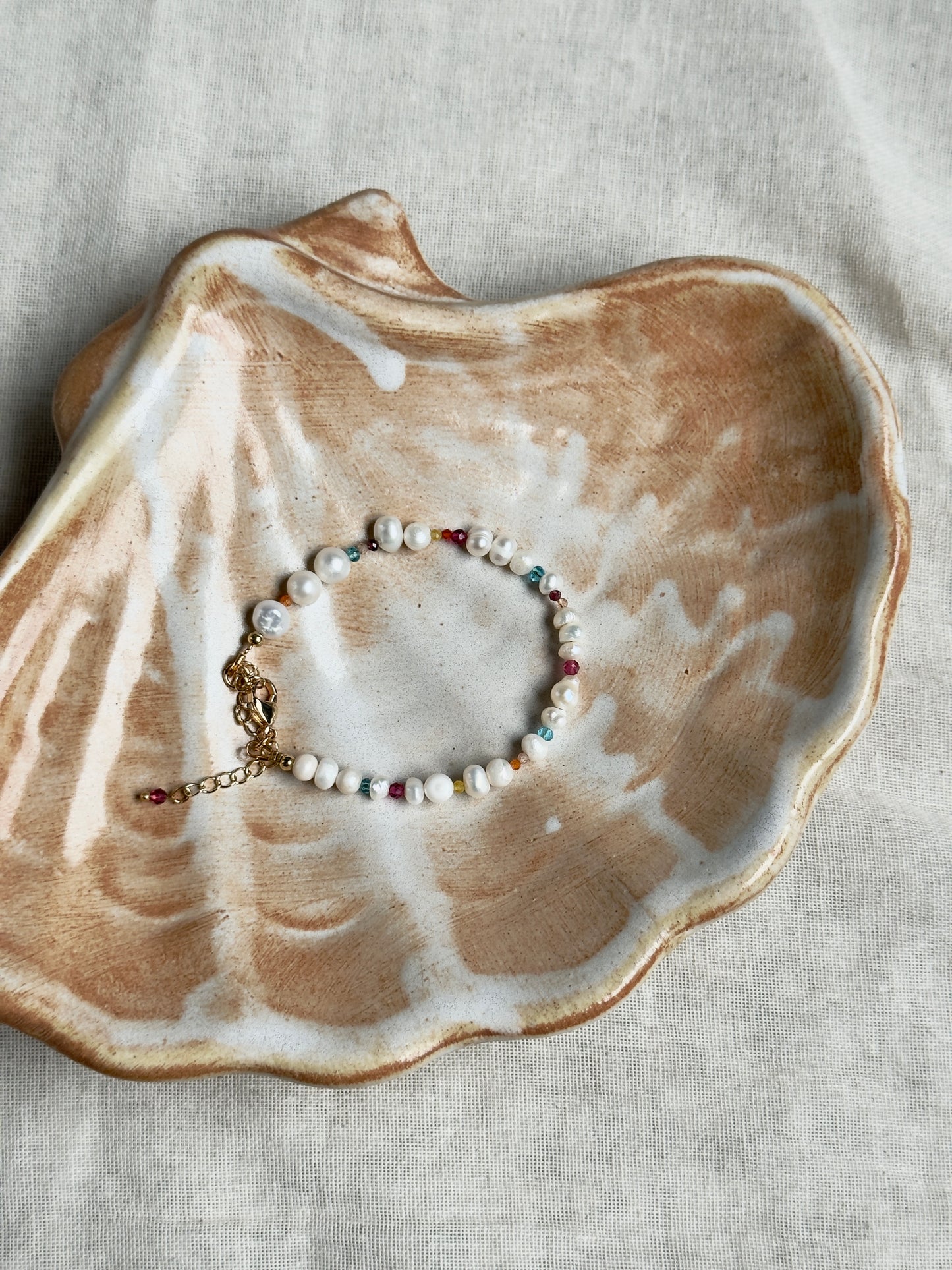 Bracelet en perles de culture d’eau douce et perles colorées