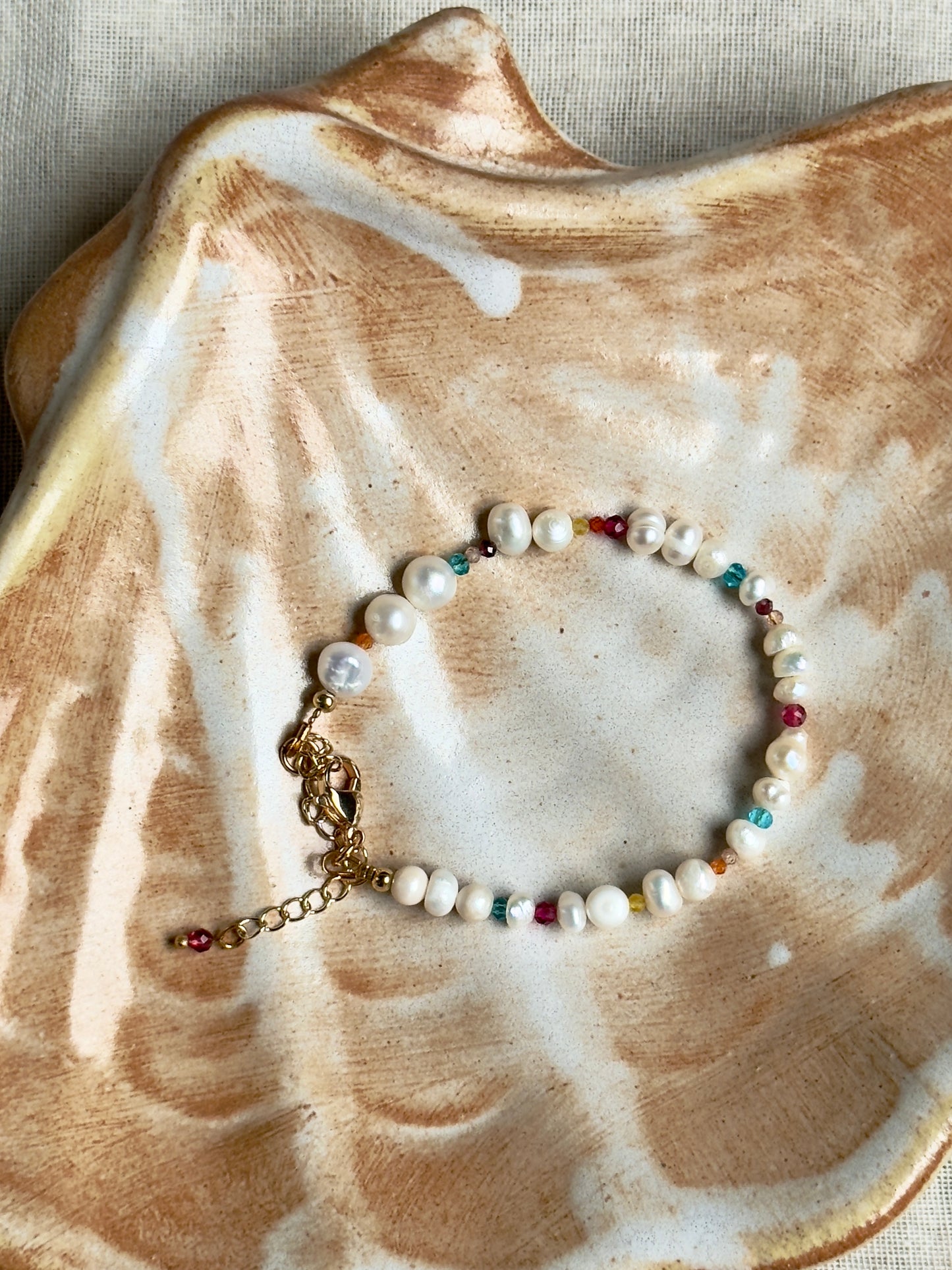 Bracelet en perles de culture d’eau douce et perles colorées