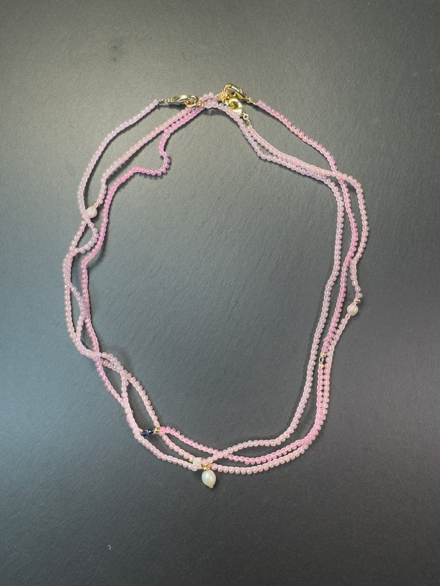 Collier 3-en-1 crocheté en perles de rocaille roses, soie et perles de culture